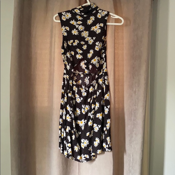H&M Daisy Dress - Picture 2 of 5
